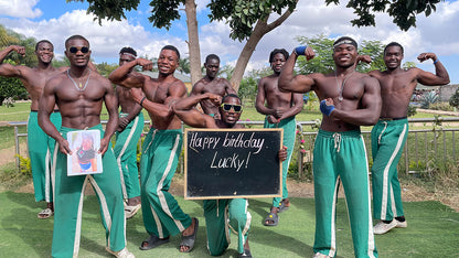 Das African Fitness Team - grüne Hose