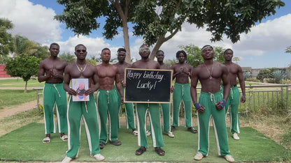 Das African Fitness Team - grüne Hose